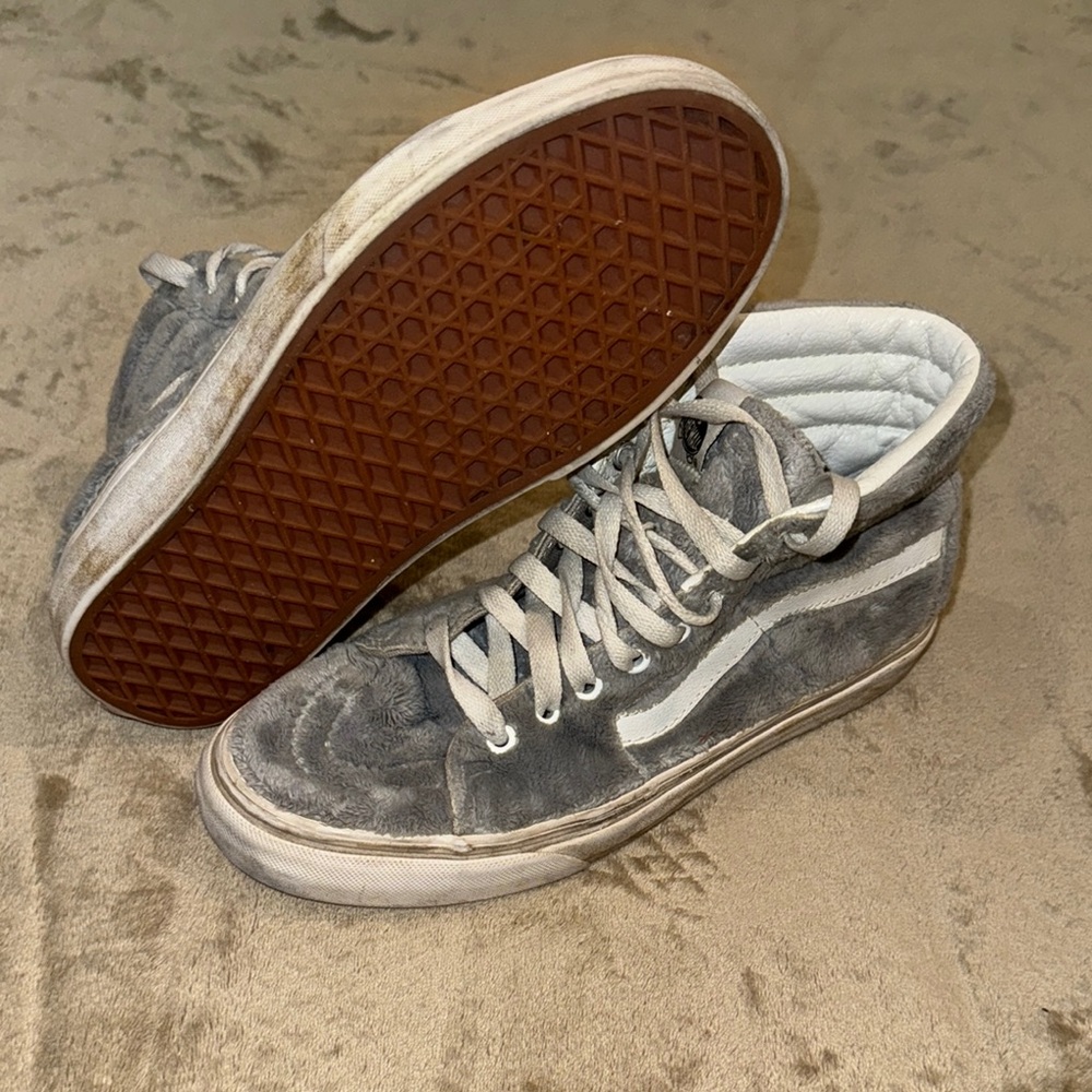 Vans Gray and White High-Top Fur Sneakers MENS SIZE 7/ WOMANS SIZE 8.5
